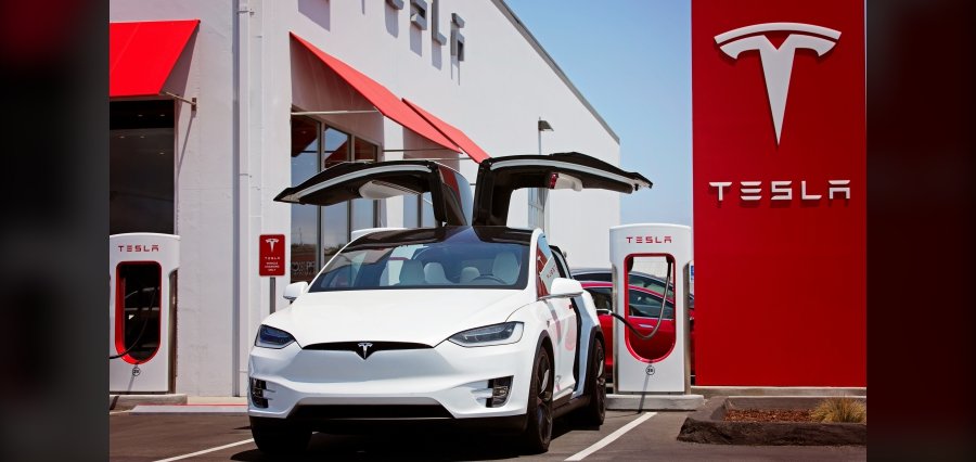 Read more about the article Elon Musk Invests Nearly $1 Billion in Tesla, Boosting Investor Confidence